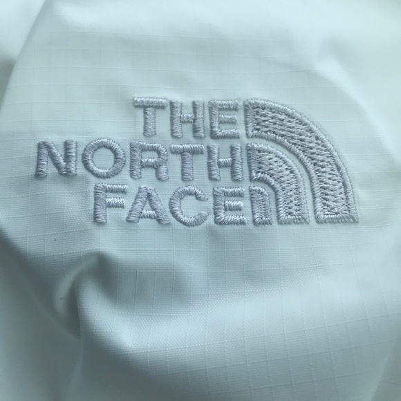 North Face Women’s Resolve rain jacket size small - Picture 3 of 8